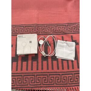 Apple Magnetic charger to  USB
Cable 1m